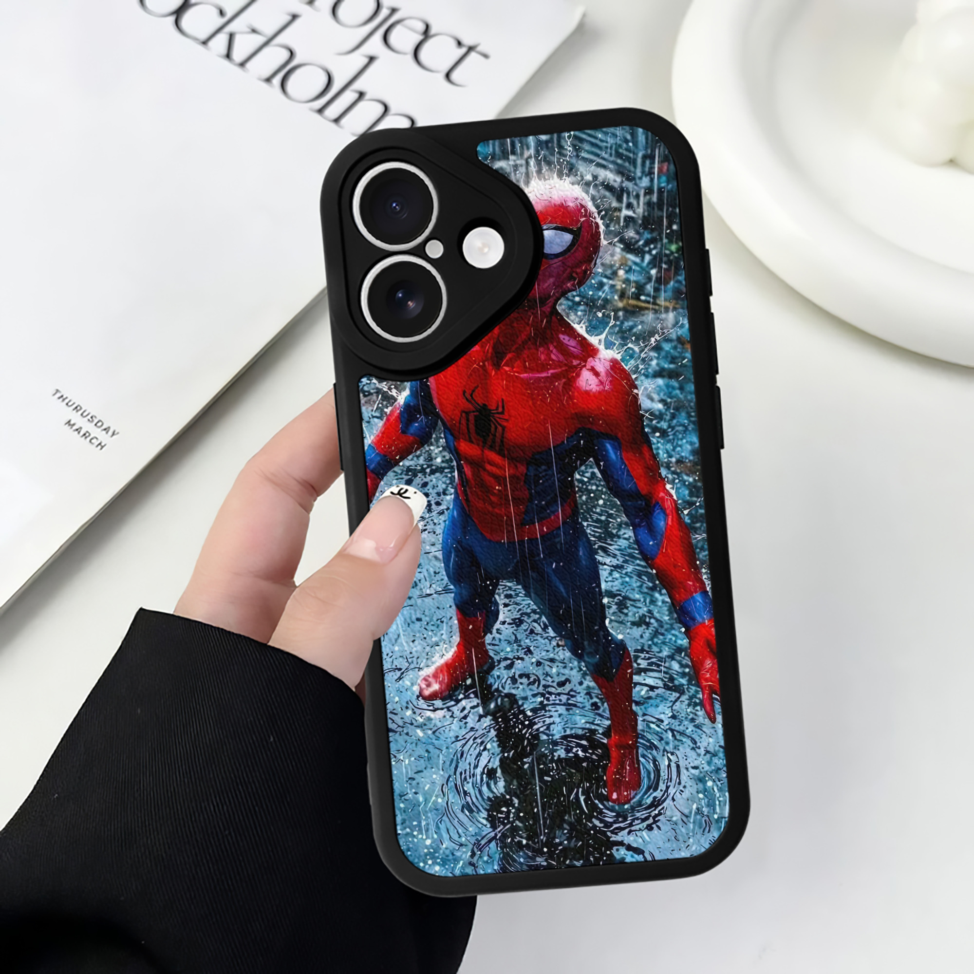 Spider Man スパイダーマン 【iPhone 16シリーズ対応】シリコンスマホケース（レザー調） 材質：シリコン